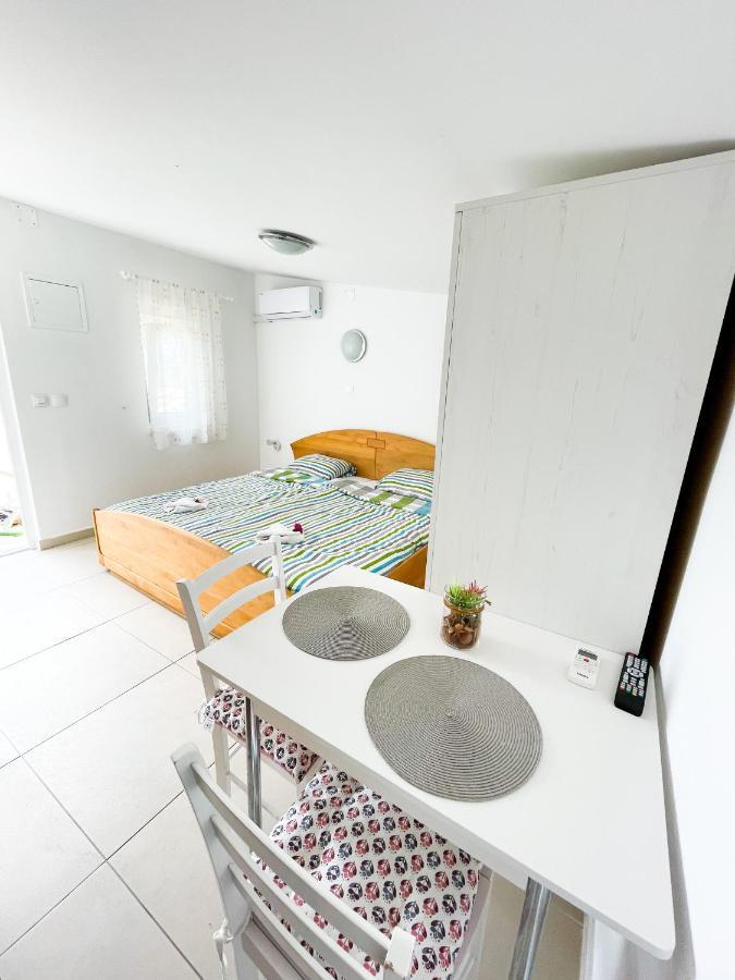 Beautiful Secluded Area Near Novalja Vacation House With Pool And Sea View Villa Lara Exterior foto